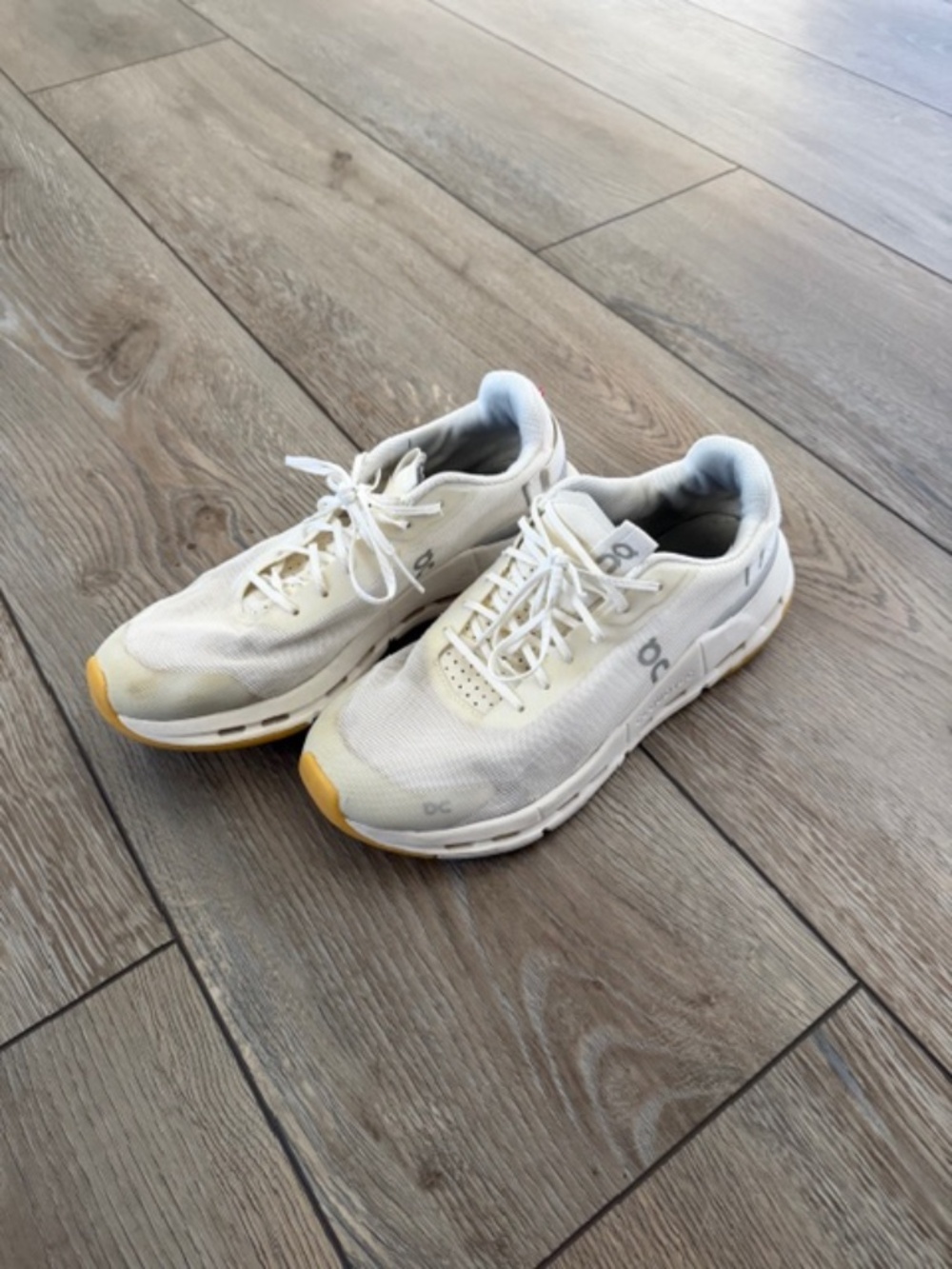 On Running Shoes Women's size 9.5 white